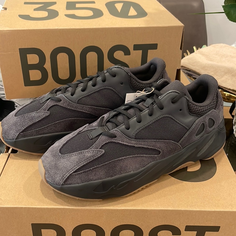 Yeezy boost 700 Utility Black
